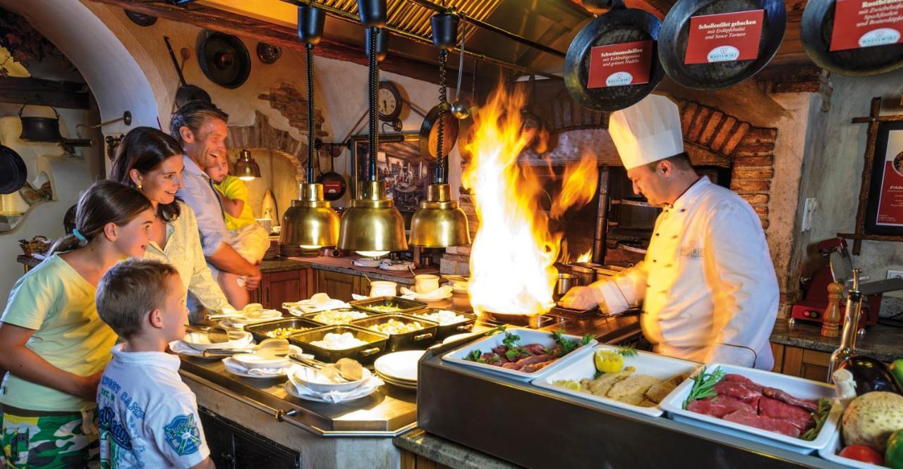 Hotel & Restaurant Wastlwirt Санкт Михаел им Лунгау Екстериор снимка